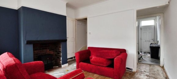 3 bedrooms House in Newcastle-under-Lyme, United Kingdom No. 2392 2