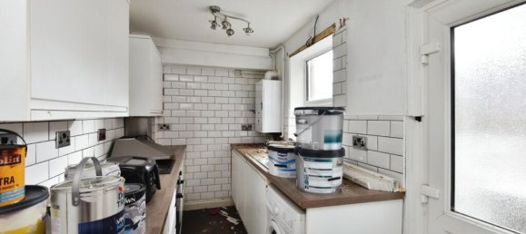 3 bedrooms House in Newcastle-under-Lyme, United Kingdom No. 2392 4