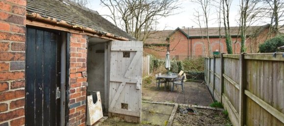 3 bedrooms House in Newcastle-under-Lyme, United Kingdom No. 2392 14