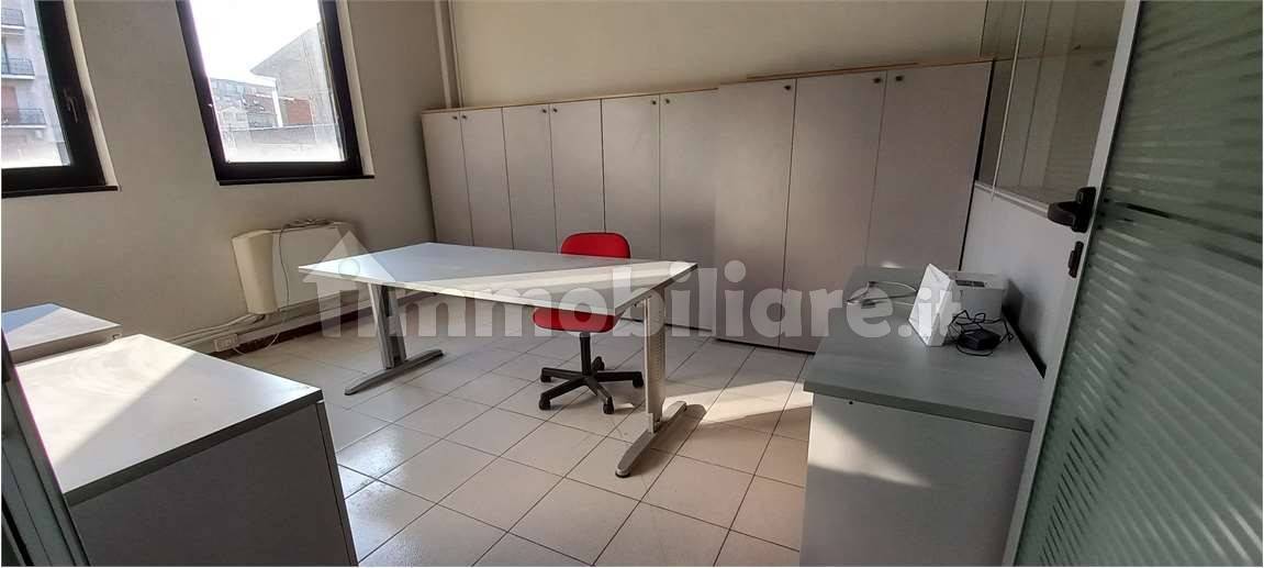 Офис с 3 комнатами в Каприате Сан Джервазио, Италия № 391432