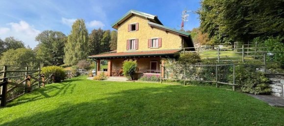 13 rooms House in Alta Valle Intelvi, Italy No. 15297 24