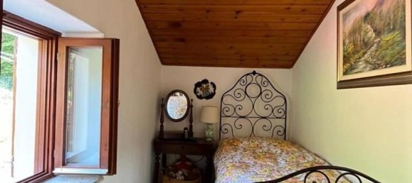 13 rooms House in Alta Valle Intelvi, Italy No. 15297 95
