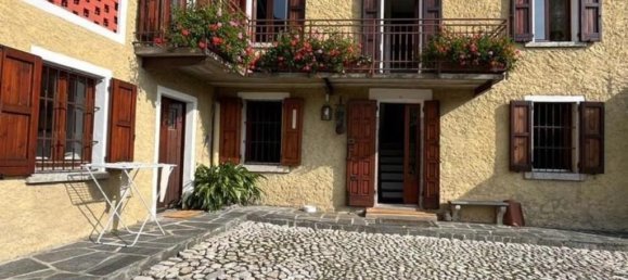 13 rooms House in Alta Valle Intelvi, Italy No. 15297 37