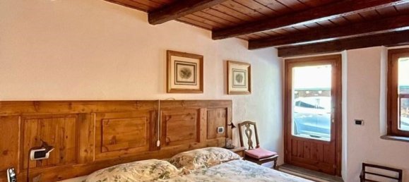 13 rooms House in Alta Valle Intelvi, Italy No. 15297 91