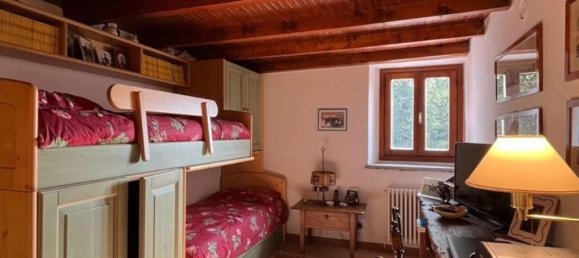 13 rooms House in Alta Valle Intelvi, Italy No. 15297 90