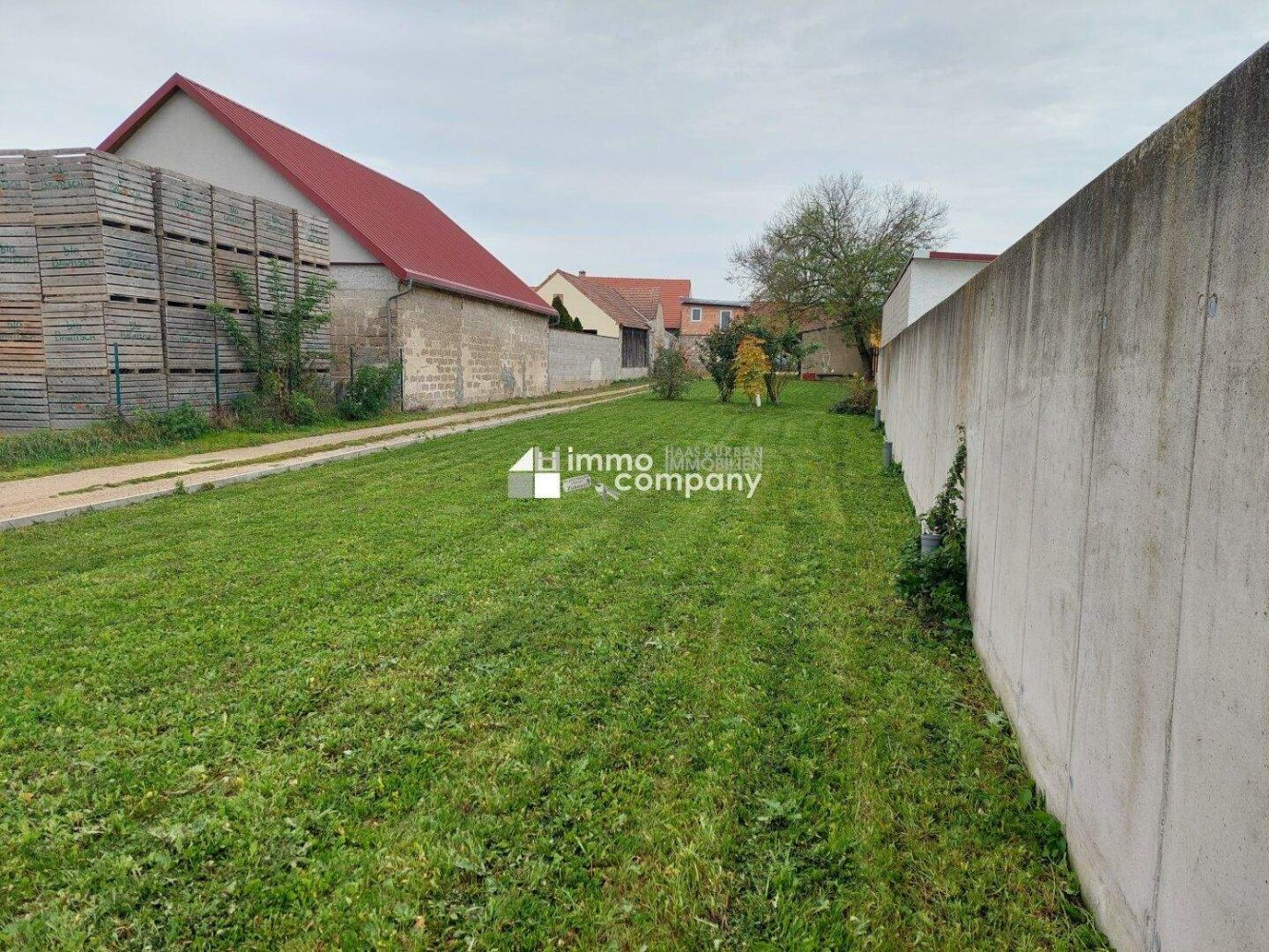 930m² Land in Engelhartstetten, Austria No. 84135