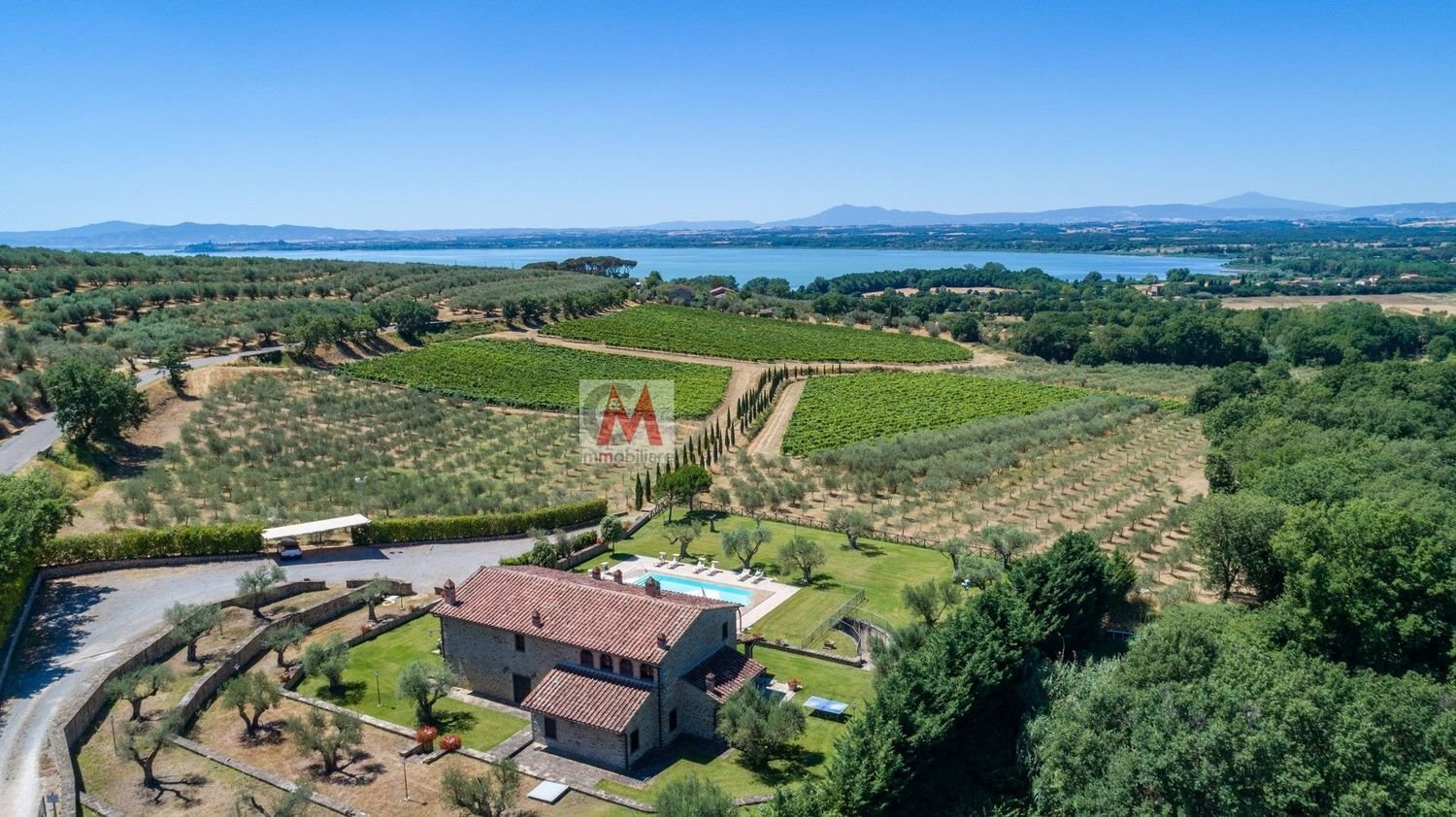 14 rooms House in Tuoro sul Trasimeno, Italy No. 54199