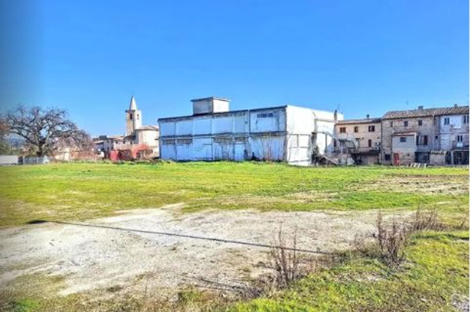 14062m² Land in Appignano, Italy No. 100596