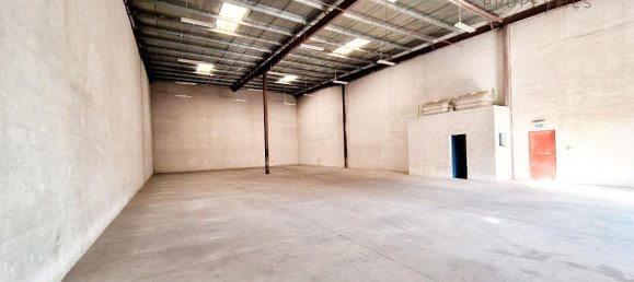 436.6m² Warehouse in Dubai, UAE No. 54829 4