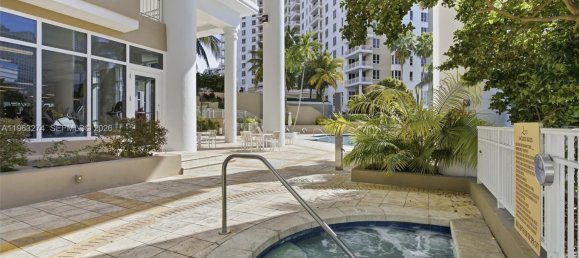 3 dormitorios propiedad comercial en alquiler en Miami, Miami-Dade, Florida, USA № 614339 13