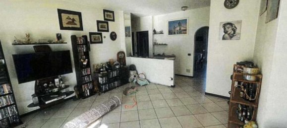 3 rooms Apartment in Novara, Italy No. 7527 3