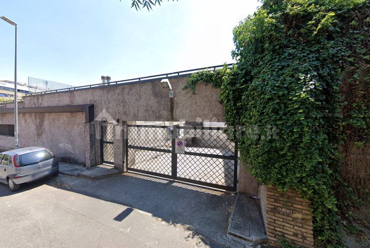 Garage à Rome, Italy 34m² No. 86136
