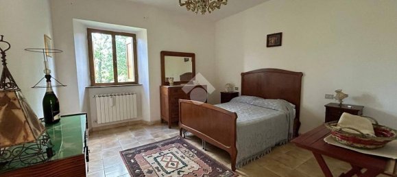4 bedrooms House in Gubbio, Italy No. 102546 3