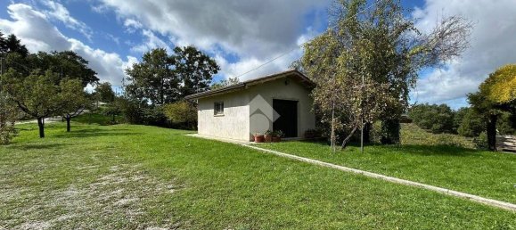 4 bedrooms House in Gubbio, Italy No. 102546 9