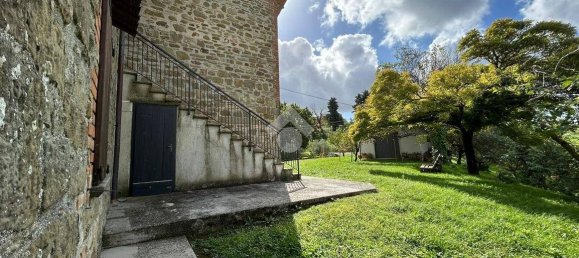 4 bedrooms House in Gubbio, Italy No. 102546 7