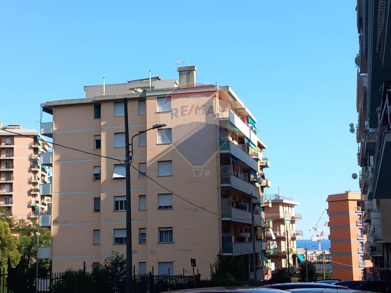 6 rooms Apartment in Genoa, Italy No. 271873