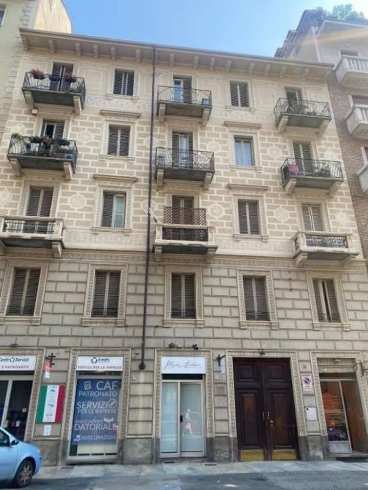 3 rooms Apartment in Turin, Italy No. 47198