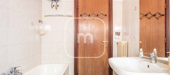 3 rooms Apartment in Rome, Italy No. 197568 8