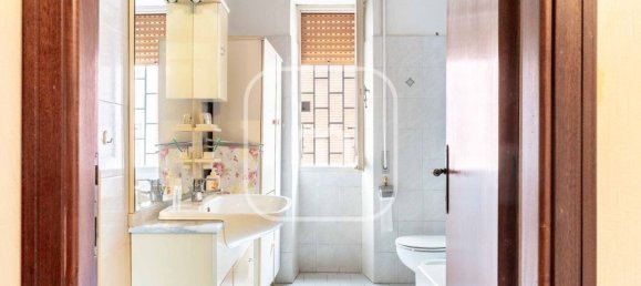 3 rooms Apartment in Rome, Italy No. 197568 5