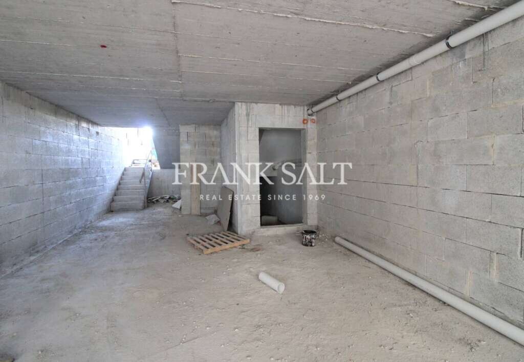 104m² Shop in Ta' Xbiex, Malta No. 12014