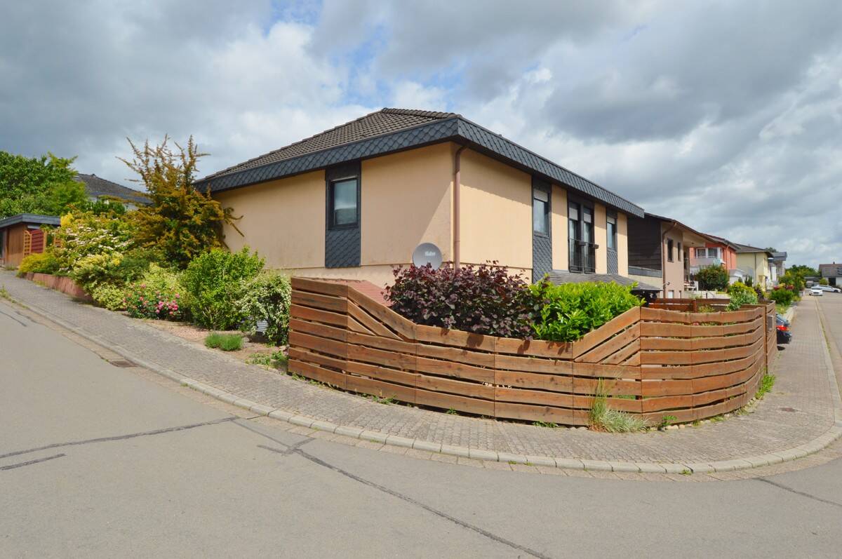 2 bedrooms Apartment in Saarbrucken, Germany No. 271766