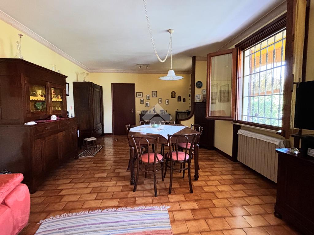 3 bedrooms Villa in Gonzaga, Italy No. 386043