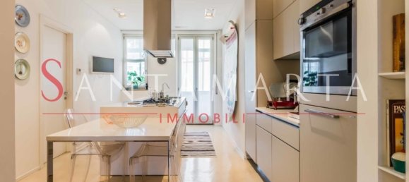 3 bedrooms Apartment in Milan, Italy No. 243437 5