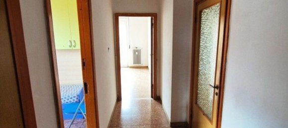 5 rooms Apartment in Chieti, Italy No. 77390 7