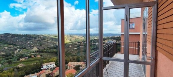 5 rooms Apartment in Chieti, Italy No. 77390 14