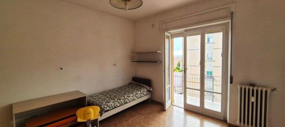 5 rooms Apartment in Chieti, Italy No. 77390 18