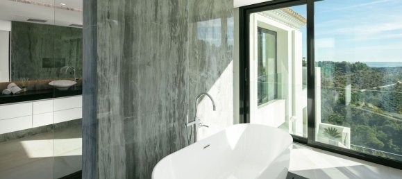 Villa de 5 dormitorios en El Madronal, Spain No. 31218 16