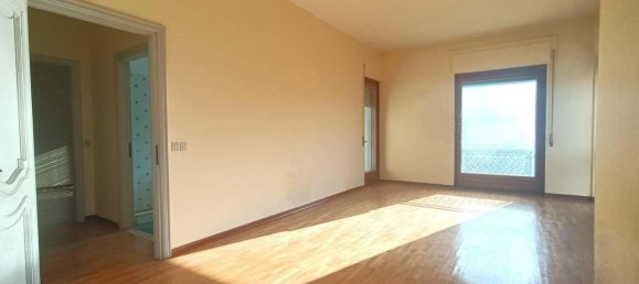 5 rooms Apartment in Borgosesia, Italy No. 24971 12