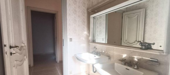 5 rooms Apartment in Borgosesia, Italy No. 24971 17