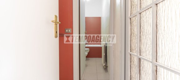 2-salle Appartement à Milan, Italy No. 275865 6