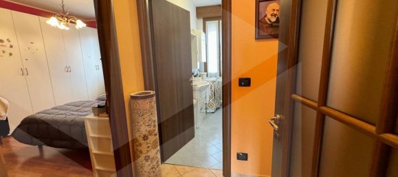 4-salle Appartement à Vignola, Italy No. 28669 10