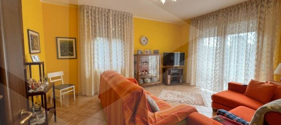 4-salle Appartement à Vignola, Italy No. 28669 8