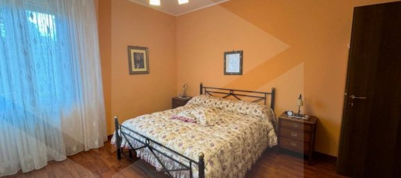 4-salle Appartement à Vignola, Italy No. 28669 23