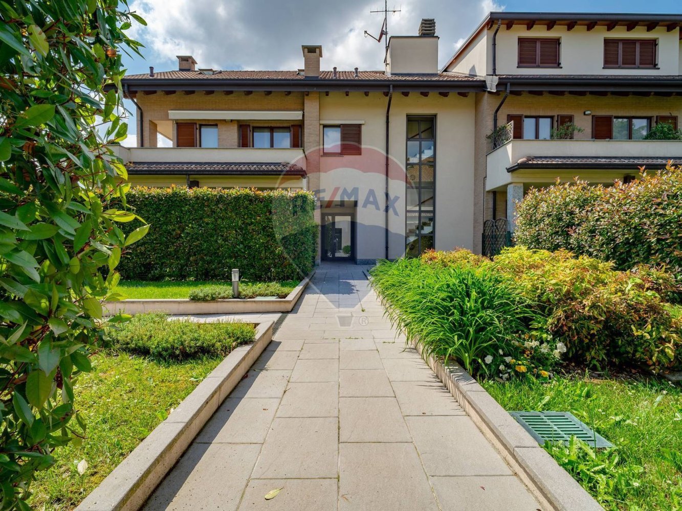 3 bedrooms Apartment in Seregno, Italy No. 319433