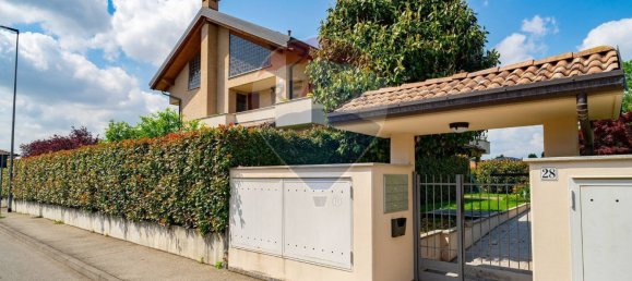 3 bedrooms Apartment in Seregno, Italy No. 319433 3