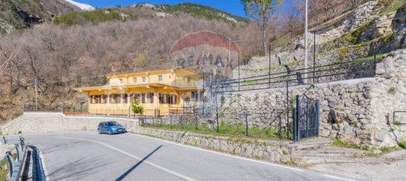 5 rooms Commercial property in Pacentro, Italy No. 339927 3