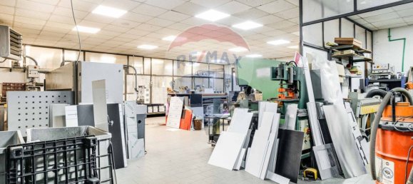 2-salle Propriété commerciale à Busto Arsizio, Italy No. 58557 10