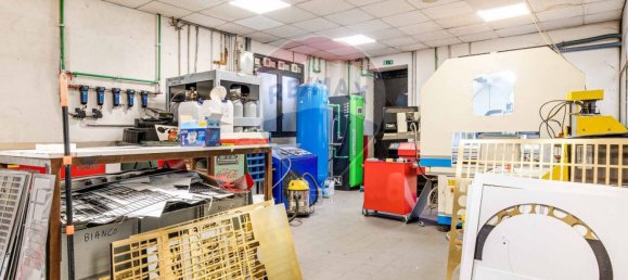 2-salle Propriété commerciale à Busto Arsizio, Italy No. 58557 14