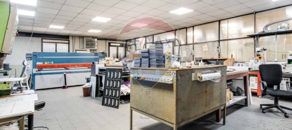 2-salle Propriété commerciale à Busto Arsizio, Italy No. 58557 11