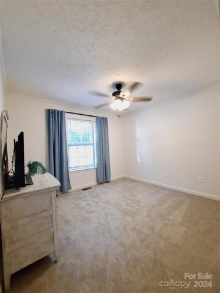 4 bedrooms House in Fletcher, USA No. 394782