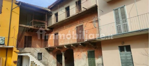 4 bedrooms House in Civate, Italy No. 154573 3