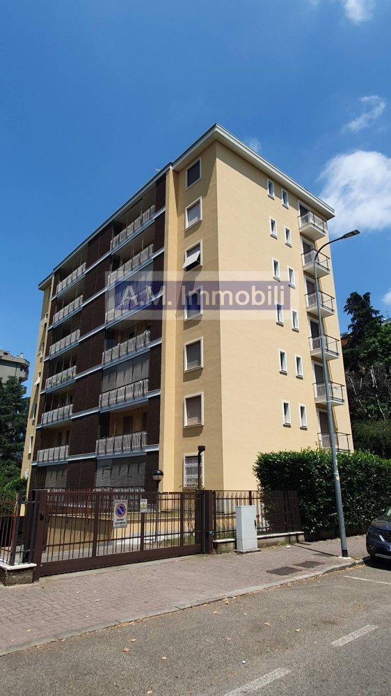 4 غرف نوم شقة في Cormano, Italy رقم 380560