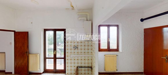 4 rooms House in Recanati, Italy No. 151238 4