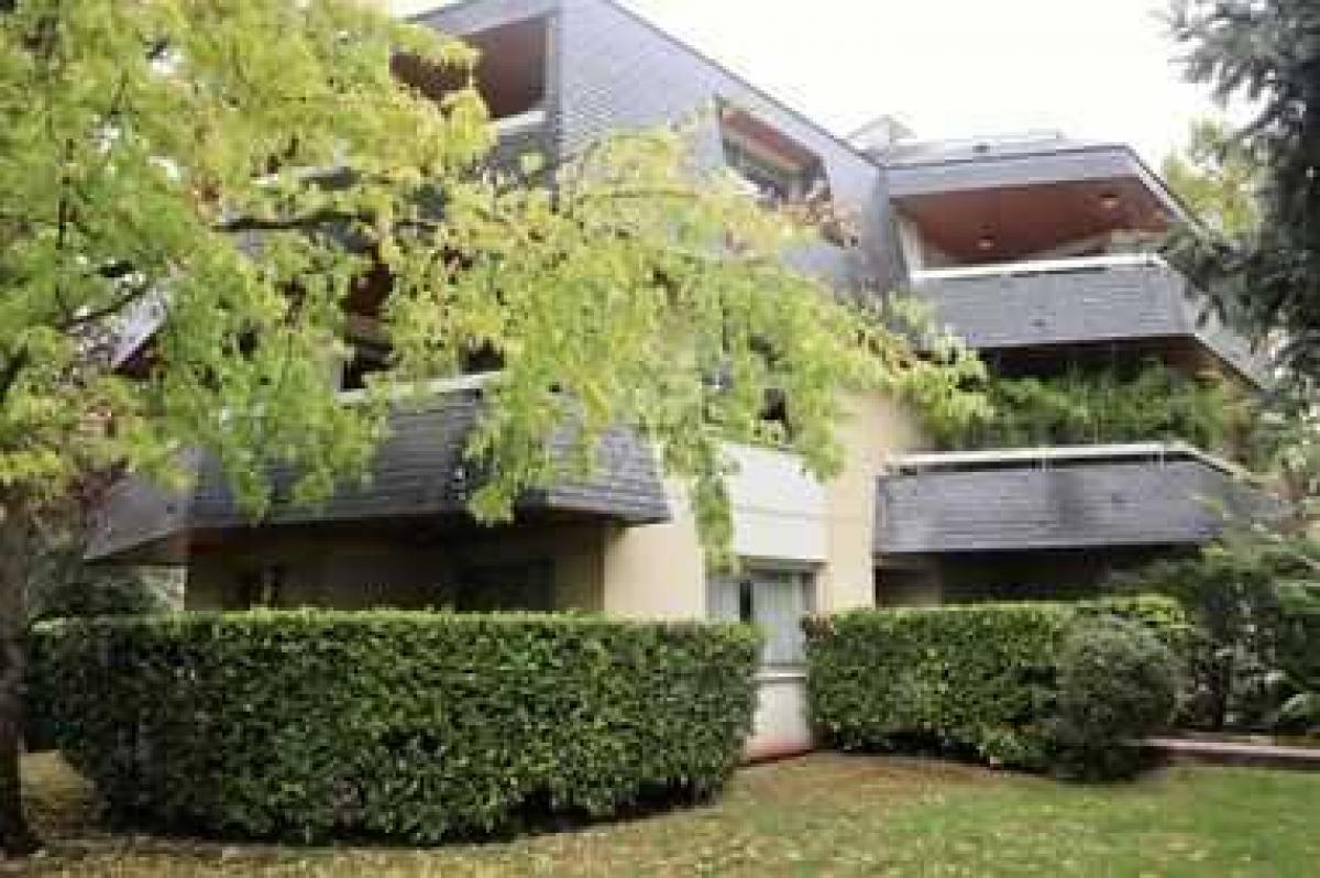 2 bedrooms Condo in Chatou, France No. 27455