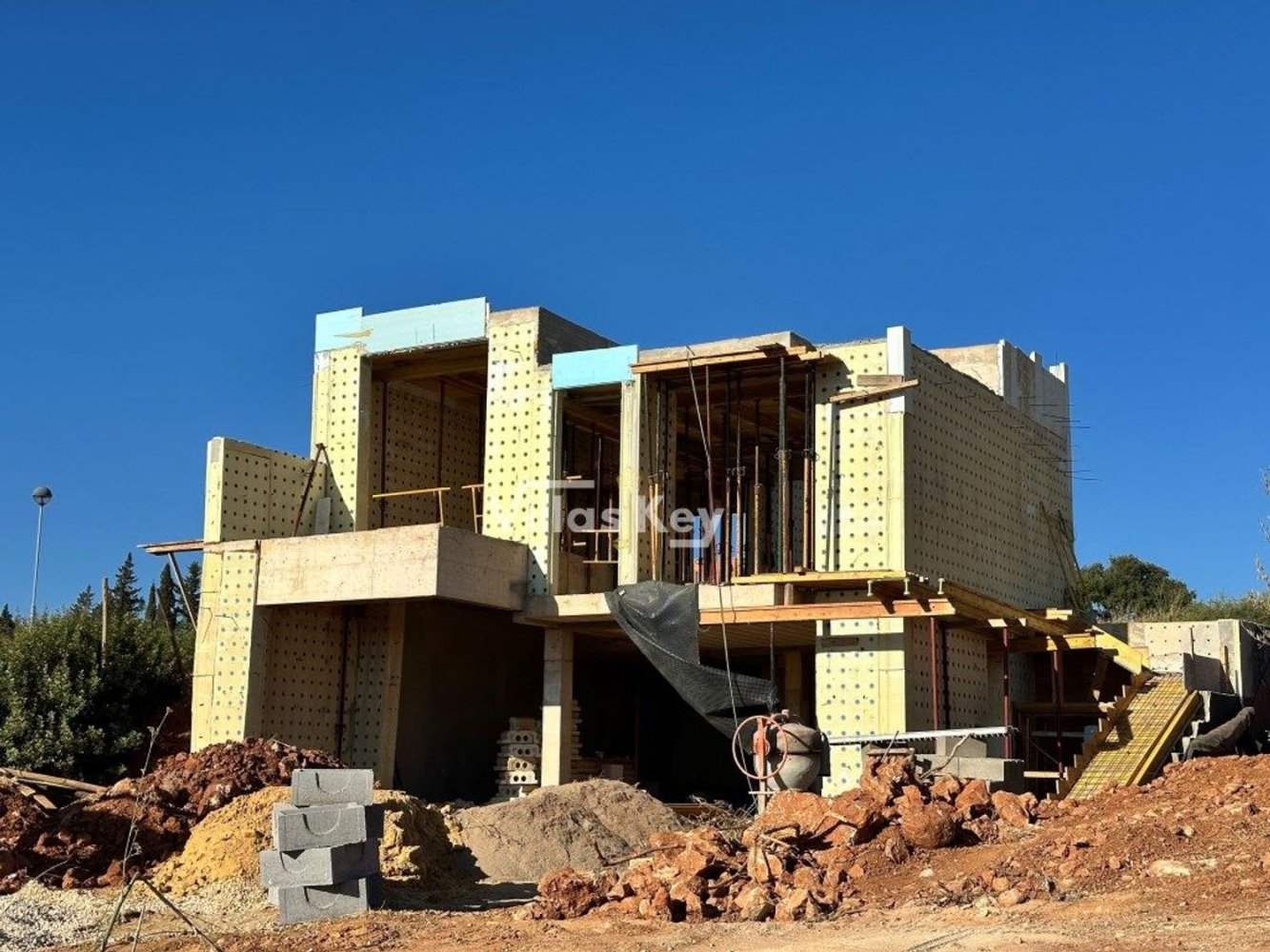  Land in Mexilhoeira Grande, Portugal No. 273727