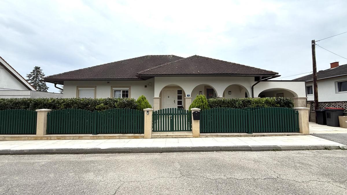 7-Zimmer Haus in Neufeld an der Leitha, Austria, Nr. 227722